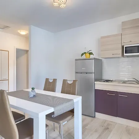 Semesterbostad Trusina *