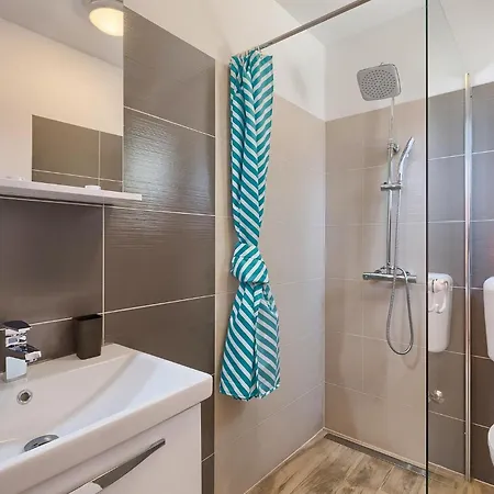 Trusina Semesterbostad Pula