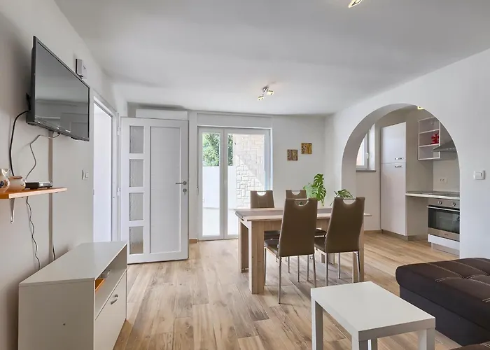 Trusina Vikendica Pula