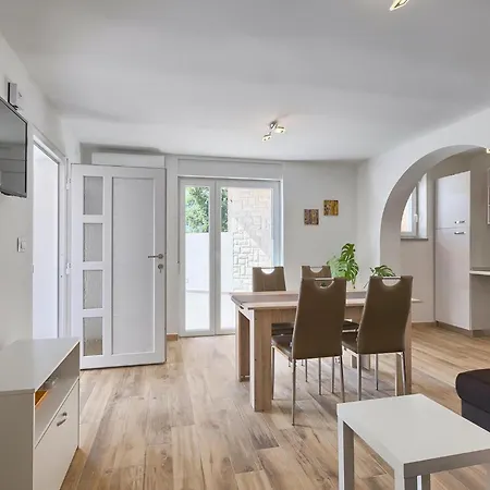 Trusina Ferienhaus Pula