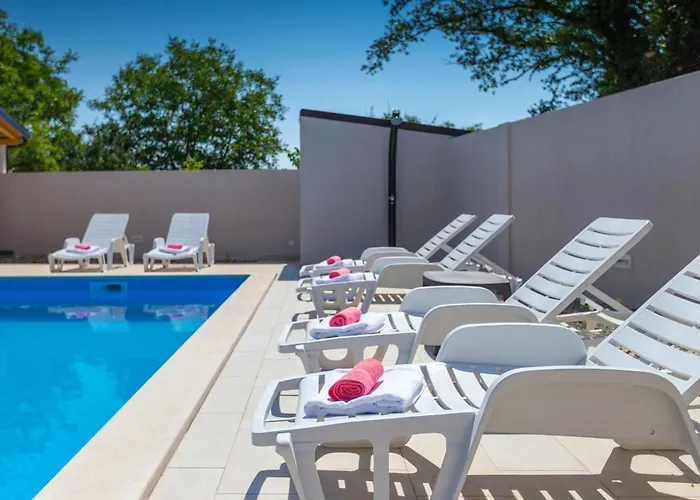 بيت للعطل Trusina