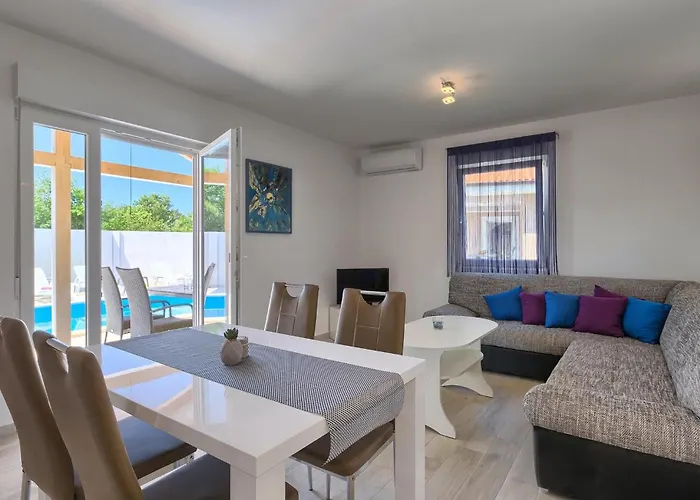 Trusina بيت للعطل *